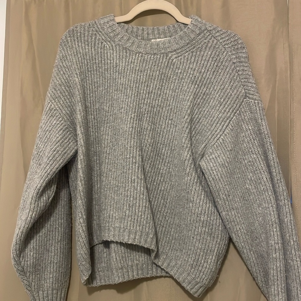 H and m small sweater
